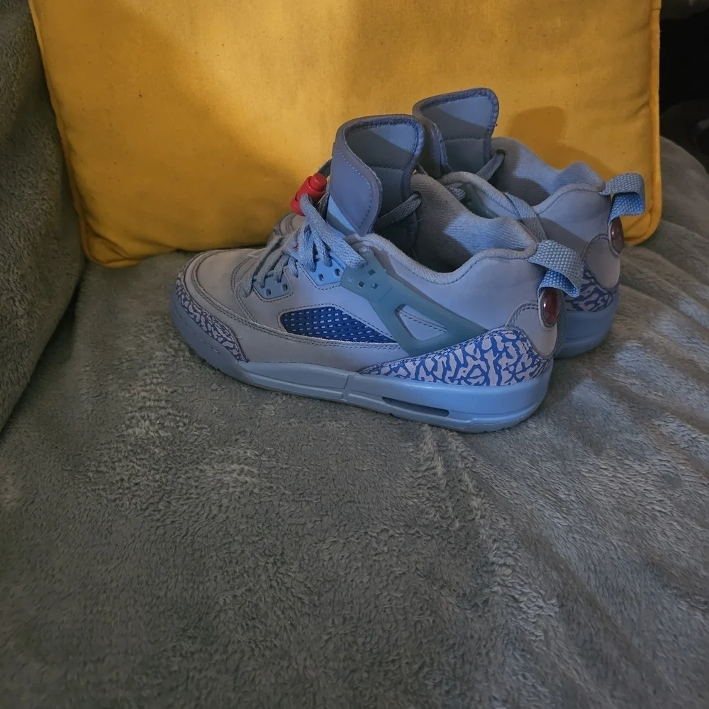 Jordan Spizike Low Houston Oilers Kids Sneakers in Gray and Blue. 4.5Y Unisex